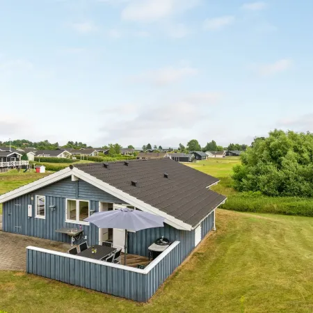 "Sisko" - 600m from the Sea