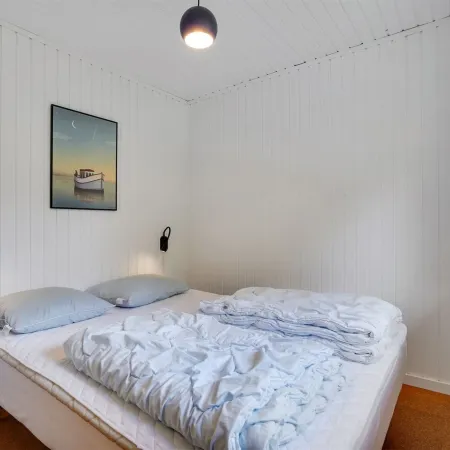 "Skjold" - 600m from the Sea Hotels in Grena