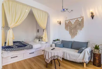 Anzhiruosu City Homestay (Yuanbaoshan Avenue No. 3) Các khách sạn ở Shuangtashan Forest Park Area