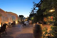 Logis Vignes Blanches Hôtel Cosy et Restaurant de Terroir فنادق في Montfrin