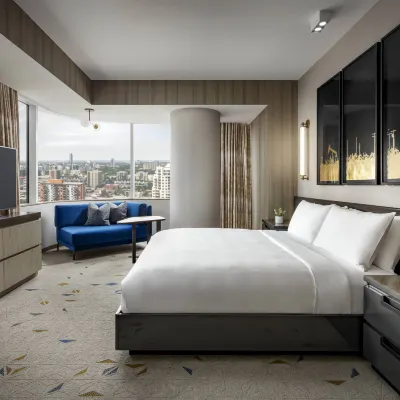 JW Marriott Edmonton Ice District Отели рядом с достопримечательностью «Торговый центр Kingsway»
