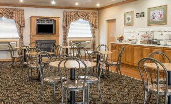 Super 8 by Wyndham Uniontown PA