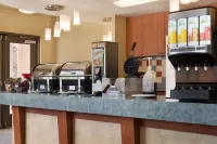 Ramada by Wyndham Nanaimo - breakfast