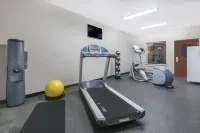 Days Inn by Wyndham Dilley - Gym