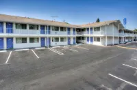 Motel 6 Tigard, or - Portland South - Lake Oswego Hotels in Tualatin