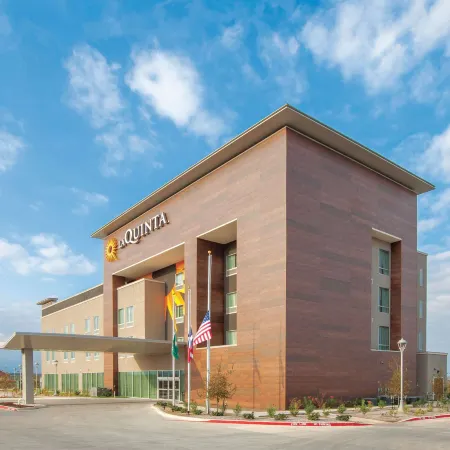 La Quinta Inn & Suites by Wyndham San Marcos Outlet Mall