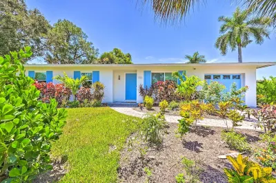 Home Close to Naples Beach - Pets Welcome!