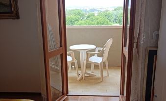 Seafront Apartment for Rent 6 Sleeps Skyscraper - Housity