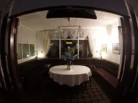 Rock Dene Hotel - Airport Shuttle