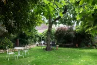 Seed Hub Hotels near Hauser & Wirth Somerset