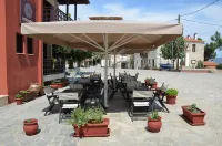 Helianthus Guesthouse - Guest houses