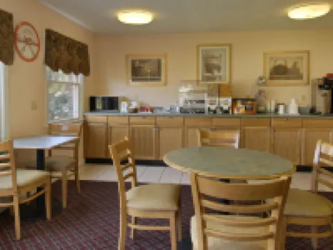 Howard Johnson by Wyndham Williamstown Hotels in Williamstown