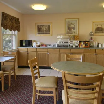 Howard Johnson by Wyndham Williamstown