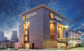 La Quinta Inn & Suites by Wyndham Memphis Downtown