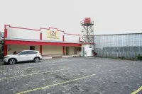 RedDoorz near Tugu Muda Semarang Hotels in North Semarang