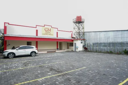 RedDoorz Near Tugu Muda Semarang Отели рядом с достопримечательностью «St. Joseph Church (Gedangan Church)»