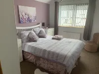 Beautiful 2-Bed House in Larne with Free Parking Hotel di Larne