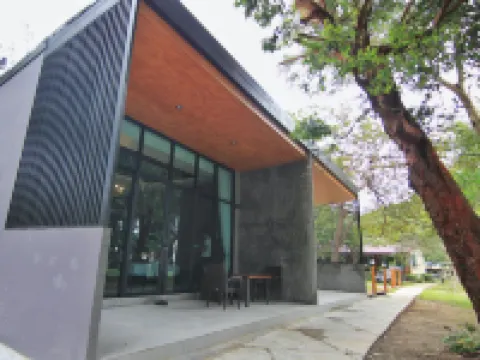 บ้านเจ้าไหม บีชเฮ้าส์ (Baan Chao Mai Beach House) โรงแรมในอำเภอ กันตัง