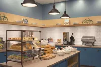 Country Inn & Suites by Radisson, St Charles Historic District - breakfast