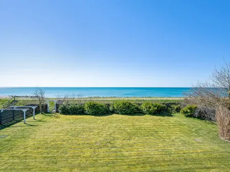 "Esme" - 30m from the Sea