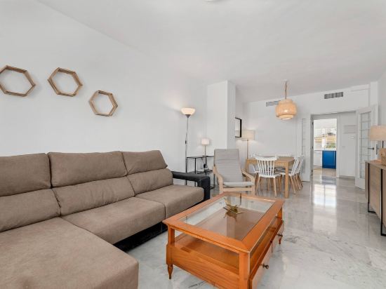 Apartamento familiar de playa con piscina.