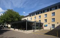 Holiday Inn Express Bath Hotels near Alexandra Park