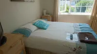 En Suite Shower Room Double Room with 1 Double Deyr Hotels in Sipson
