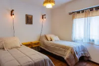 Cosy local artist's flat, central location, fully equipped