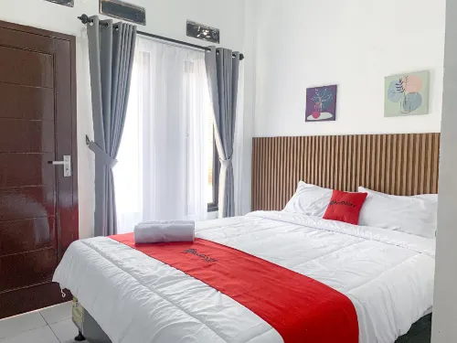 RedDoorz near FKIP UNTIRTA Serang Hotel di Kecamatan Curug