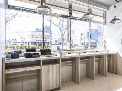 フロントデスク 東横INN燕三条駅前の写真