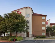 Red Roof Plus+ Austin South Hotel in zona Gus Fruh