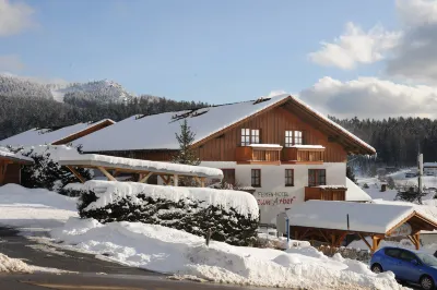 Ferien- Und Aktivhotel Zum Arber Hotels near Parish Church of St. Bartholomew