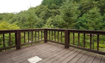 Chuncheon (Nami Island) Forest Glamping Pension