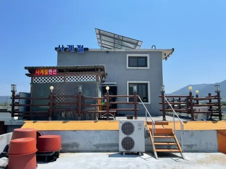 Sacheon Sagyejeol Pension Отели в г. Сачхон