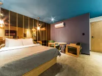 La Tree Hotel Hotels near Garam Library