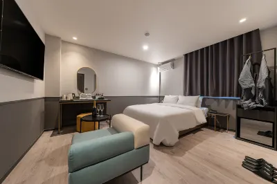 Brown-Dot Hotel Hotels near Osan U.S. Air Force Base