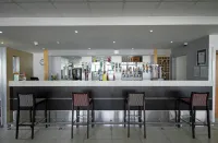 Holiday Inn Express NUNEATON by IHG - bar