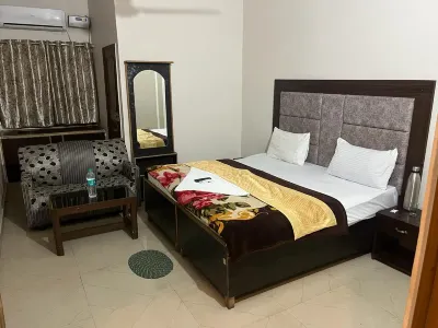 Ganpati Hotel Hotels near TUBEWELL