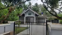 Bumi Abah Homestay Hotels in Parigi