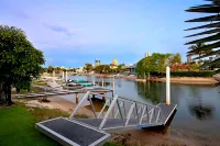 Luxico Wanderlust (Heated Pool) Hotels in Broadbeach Waters