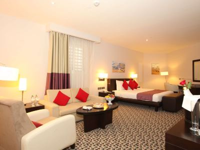 Golden Tulip Hail
