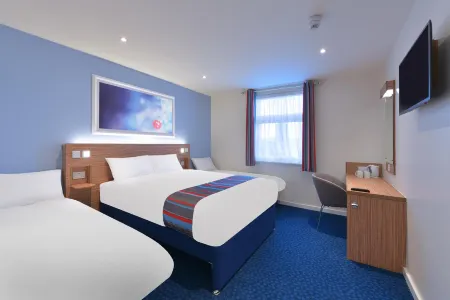 Travelodge Chichester Central Отели в г. Север Мандхэм