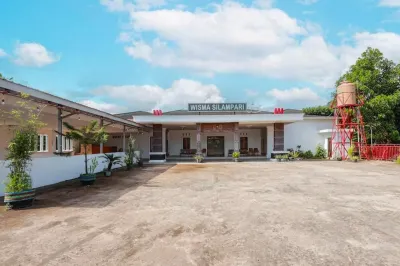 Wisma Silampari Mitra RedDoorz Hotels in Pedang