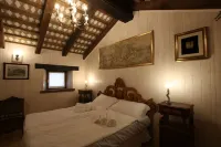 Castello di Ahrensperg Hôtels à proximité de : Parrocchia San Pietro Apostolo