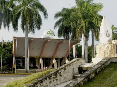 Islazul Sierra Maestra Hotels near Parque