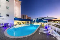 Hotel Sky, Sandton - Rooftop Pools