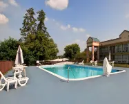 Quality Inn & Suites Hotels in Springettsbury Township