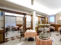 Hotel Button - bar
