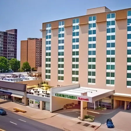Courtyard Bethesda Chevy Chase Отели рядом с достопримечательностью «Станция метро Bethesda»