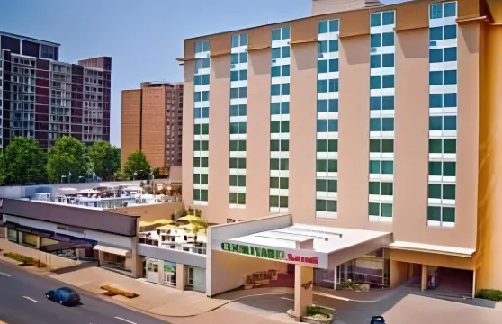 貝塞斯達切維蔡斯萬怡酒店